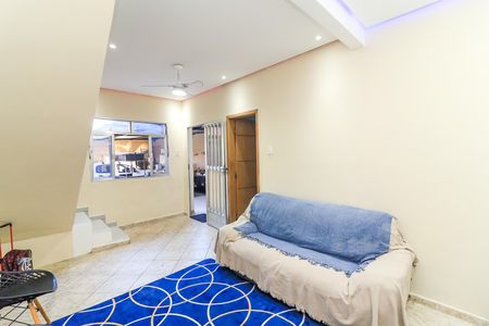 Casa à venda com 220m², 3 quartos e 6 vagas Casa à venda com 220m², 3 quartos e 6 vagasSala
