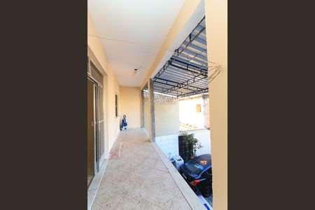 Casa à venda com 220m², 3 quartos e 6 vagas Casa à venda com 220m², 3 quartos e 6 vagasVaranda