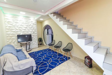 Casa à venda com 220m², 3 quartos e 6 vagas Casa à venda com 220m², 3 quartos e 6 vagasSala