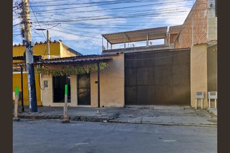 Casa à venda com 220m², 3 quartos e 6 vagas Casa à venda com 220m², 3 quartos e 6 vagasFachada