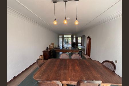 Casa para alugar com 306m², 3 quartos e 2 vagas