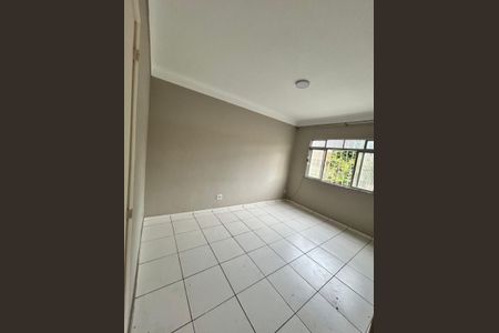 Sala de apartamento para alugar com 2 quartos, 49m² em Venda da Cruz, São Gonçalo
