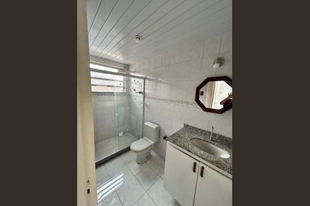 Banheiro de apartamento para alugar com 2 quartos, 49m² em Venda da Cruz, São Gonçalo