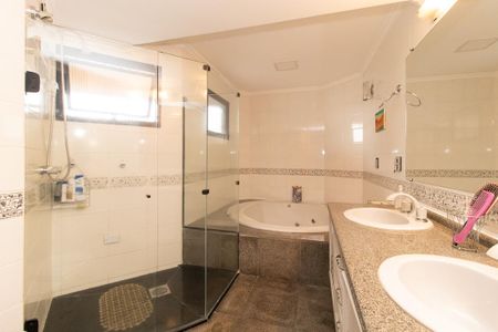 Apartamento à venda com 614m², 5 quartos e 4 vagasBanheiro da Suíte 4