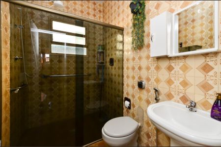 Casa à venda com 177m², 4 quartos e 2 vagas Casa à venda com 177m², 4 quartos e 2 vagasBanheiro Social