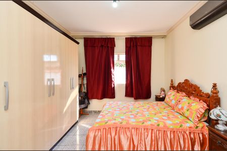 Casa à venda com 177m², 4 quartos e 2 vagas Casa à venda com 177m², 4 quartos e 2 vagasSuíte