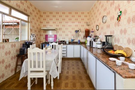 Casa à venda com 177m², 4 quartos e 2 vagas Casa à venda com 177m², 4 quartos e 2 vagasCozinha
