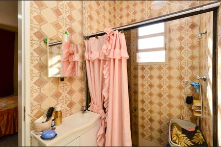 Casa à venda com 177m², 4 quartos e 2 vagas Casa à venda com 177m², 4 quartos e 2 vagasBanheiro Suíte