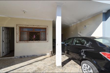 Casa à venda com 177m², 4 quartos e 2 vagas Casa à venda com 177m², 4 quartos e 2 vagasGaragem