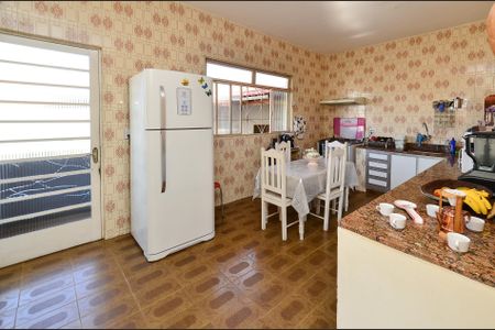 Casa à venda com 177m², 4 quartos e 2 vagas Casa à venda com 177m², 4 quartos e 2 vagasCozinha