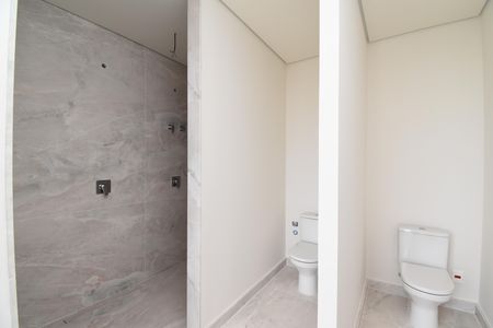 Apartamento à venda com 406m², 4 quartos e 4 vagasBanheiro da Suíte 2
