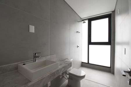 Apartamento à venda com 406m², 4 quartos e 4 vagasBanheiro da Suíte 4