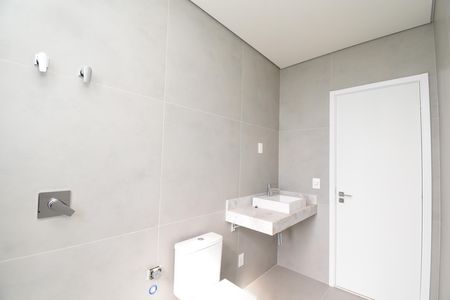 Apartamento à venda com 406m², 4 quartos e 4 vagasBanheiro da Suíte 1