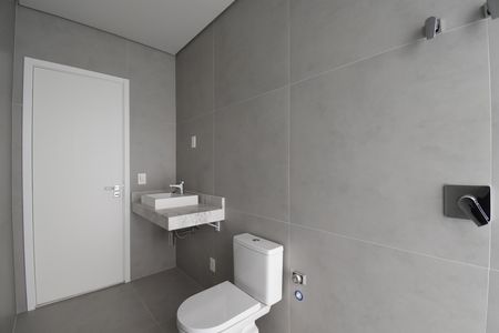 Apartamento à venda com 406m², 4 quartos e 4 vagasBanheiro da Suíte 4