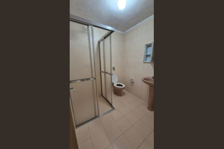 Banheiro  de casa à venda com 2 quartos, 210m² em Vila Assunção, Santo André