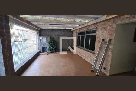 Casa à venda com 210m², 2 quartos e 2 vagas Casa à venda com 210m², 2 quartos e 2 vagasÁrea externa