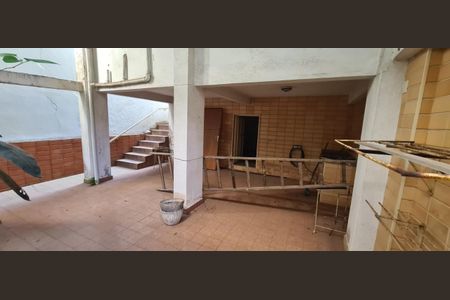Casa à venda com 210m², 2 quartos e 2 vagas Casa à venda com 210m², 2 quartos e 2 vagasÁrea externa