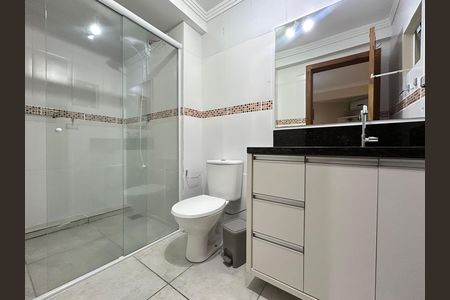 Banheiro de apartamento para alugar com 1 quarto, 20m² em Pantanal, Florianópolis