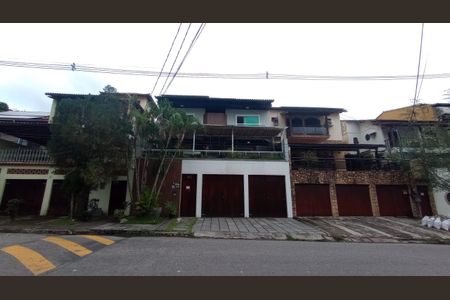 Casa para alugar com 360m², 4 quartos e 2 vagasFachada