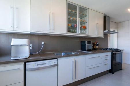 Apartamento para alugar com 300m², 5 quartos e 5 vagas