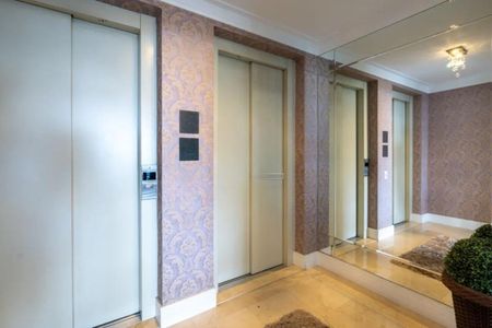 Apartamento para alugar com 300m², 5 quartos e 5 vagas