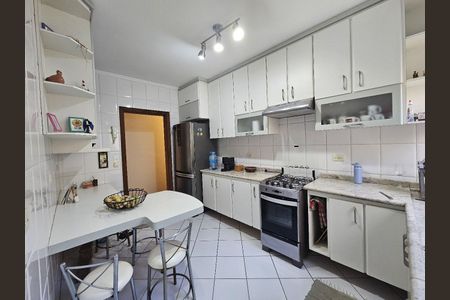Apartamento à venda com 99m², 3 quartos e 2 vagasCozinha
