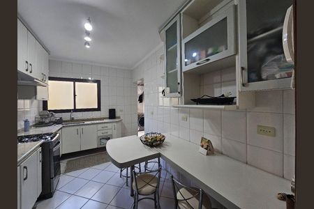 Apartamento à venda com 99m², 3 quartos e 2 vagasCozinha