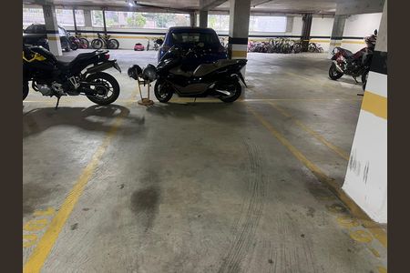 Apartamento para alugar com 100m², 3 quartos e 1 vaga Apartamento para alugar com 100m², 3 quartos e 1 vagaGaragem