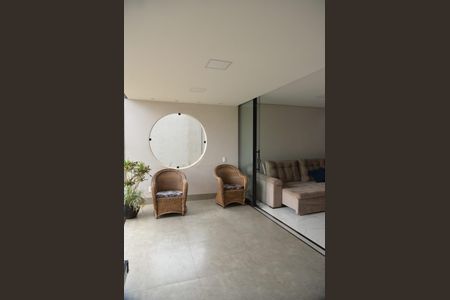 Casa à venda com 462m², 5 quartos e 4 vagas Casa à venda com 462m², 5 quartos e 4 vagasÁrea Externa