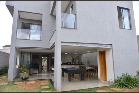 Casa à venda com 462m², 5 quartos e 4 vagas Casa à venda com 462m², 5 quartos e 4 vagasFachada