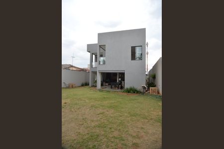 Casa à venda com 462m², 5 quartos e 4 vagas Casa à venda com 462m², 5 quartos e 4 vagasÁrea Externa