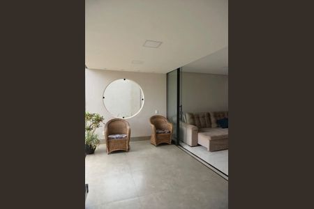Casa à venda com 462m², 5 quartos e 4 vagas Casa à venda com 462m², 5 quartos e 4 vagasÁrea Externa