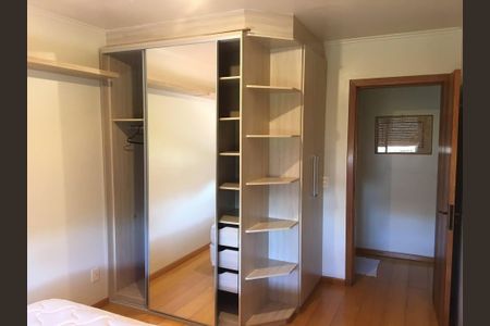 Quarto 1 de apartamento para alugar com 2 quartos, 65m² em Passo d’Areia, Porto Alegre