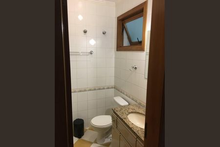 Banheiro de apartamento para alugar com 2 quartos, 65m² em Passo d’Areia, Porto Alegre