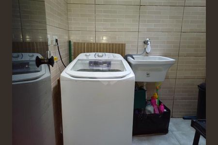 Casa à venda com 67m², 2 quartos e 2 vagas