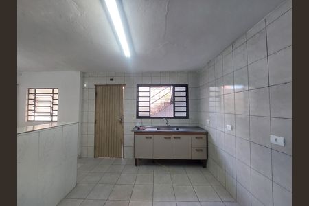 Cozinha de casa para alugar com 1 quarto, 60m² em Jardim das Imbuias, São Paulo