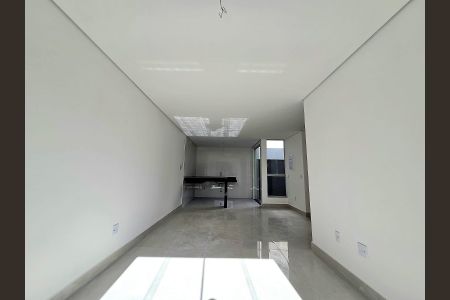 Casa à venda com 130m², 3 quartos e 2 vagasSala