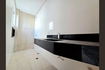 Casa à venda com 130m², 3 quartos e 2 vagasBanheiro