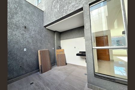 Casa à venda com 130m², 3 quartos e 2 vagasÁrea de serviço