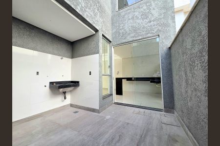 Casa à venda com 130m², 3 quartos e 2 vagasÁrea de serviço