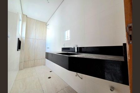 Casa à venda com 130m², 3 quartos e 2 vagasBanheiro