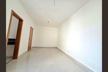 Casa à venda com 130m², 3 quartos e 2 vagasSala