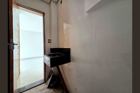 Casa à venda com 130m², 3 quartos e 2 vagasBanheiro