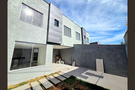 Casa à venda com 130m², 3 quartos e 2 vagasÁrea externa