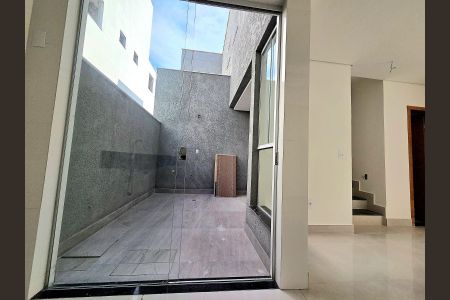 Casa à venda com 130m², 3 quartos e 2 vagasÁrea externa