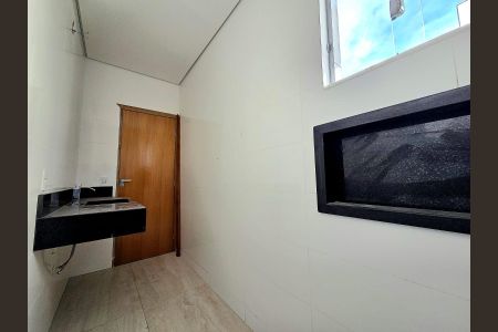 Casa à venda com 130m², 3 quartos e 2 vagasBanheiro
