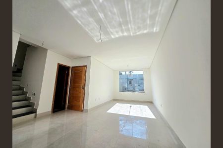 Casa à venda com 130m², 3 quartos e 2 vagasSala
