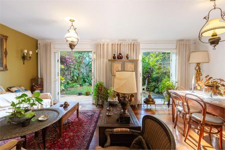 Casa à venda com 3 quartos, 186m² em Campo Belo, São Paulo