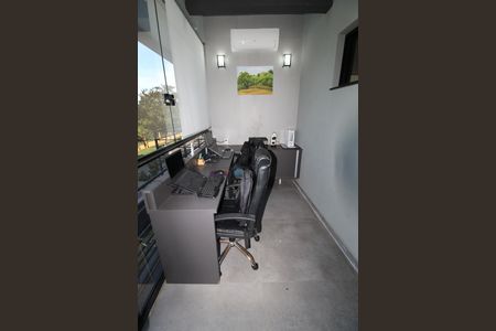 Casa de condomínio para alugar com 376m², 5 quartos e 4 vagasSuíte 2 Escritório