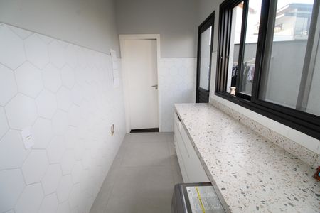 Casa de condomínio para alugar com 376m², 5 quartos e 4 vagasÁrea de Serviço
